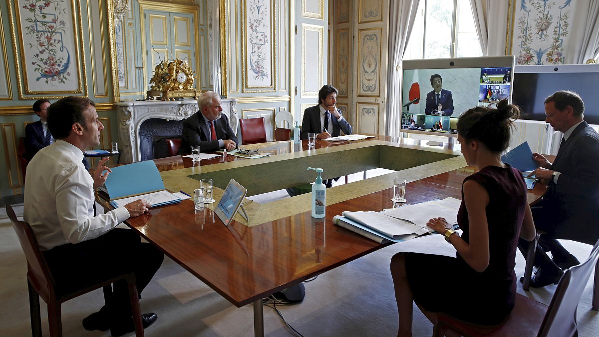 الرئيس الفرنسي إيمانويل ماكرون مشاركاً في قمة مجموعة السبع في 2020