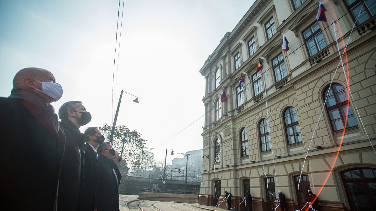 A magyar kormány tagjainak jelenlétében adták át a Nemzetközi Beruházási Bank székházát Budapesten