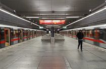 Tschechien im Lockdown: Die fast leere U-Bahn in Prag.