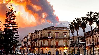 سومین روز فوران آتشفشان اتنا در جنوب ایتالیا طی هفته جاری