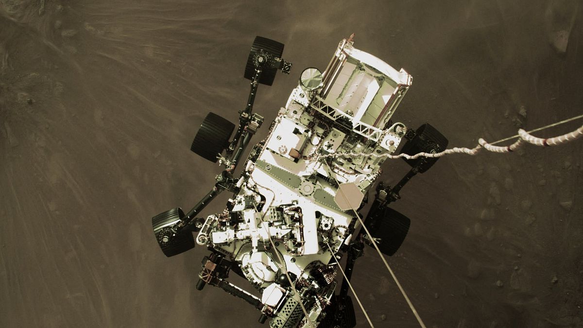 El vehículo robótico Perseverance durante su aterrizaje en Marte