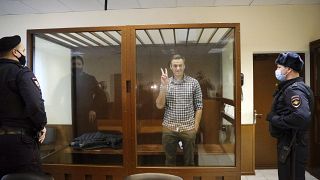 الکسی ناوالنی در هنگام برگزاری دادگاه در روسیه