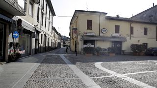 Una calle desértica en la ciudad norteña de Codogno, en Italia