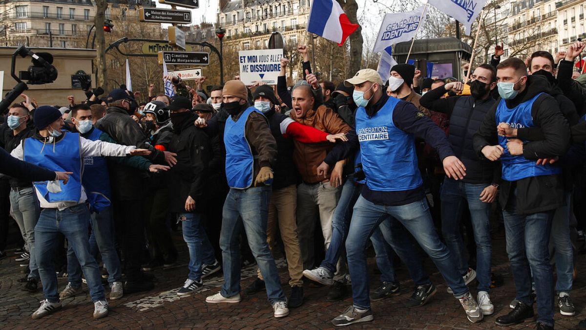  تظاهرات همزمان هواداران گروه راست افراطی «نسل هویت‌خواه» و آنتی‌فا در پاریس