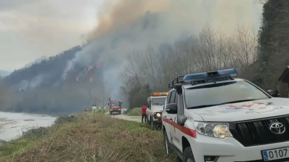 Der Waldbrand brach auf der spanischen Seite des Baskenlandes in der Provinz Navarra aus