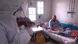 ویدئو؛ اجرای موسیقی زنده برای بیماران کرونایی در تونس 