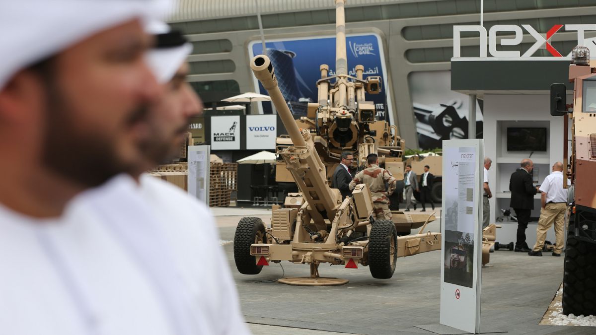 صورة من داخل المعرض الدفاعي "آيدكس" في الإمارات العربية المتحدة