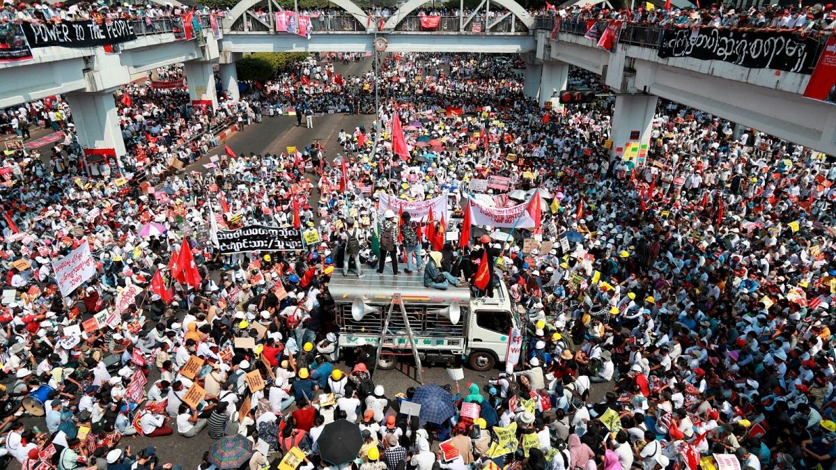تجمع معترضان به کودتا در میانمار 