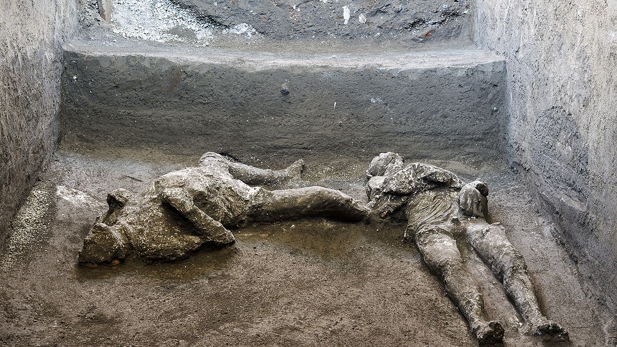 Resti di antichi abitanti di Pompei morti nell'eruzione del Vesuvio del 79 d.C.