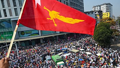 Manifestação na cidade de Rangum contra golpe militar em Myanmar