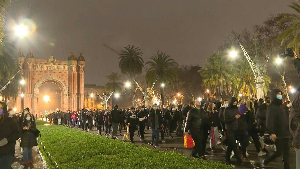 احتجاجات في برشلونة لليلة السابعة على اعتقال مغني الراب بابلو هاسل.