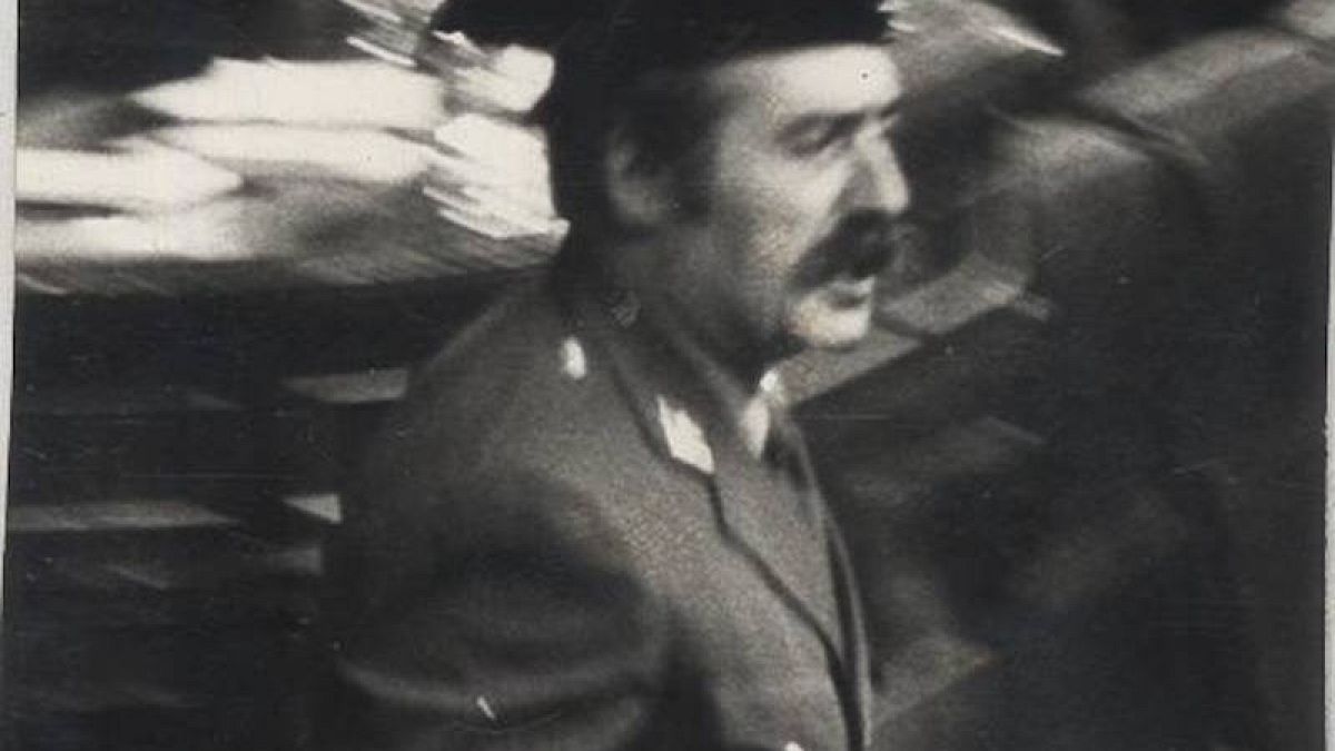 Antonio Tejero irrumpe en el Congreso de los Diputados el 23 de febrero de 1981.