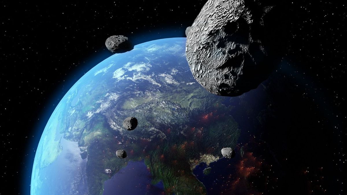سیارک‌هایی که از نزدیک زمین عبور می‌کنند