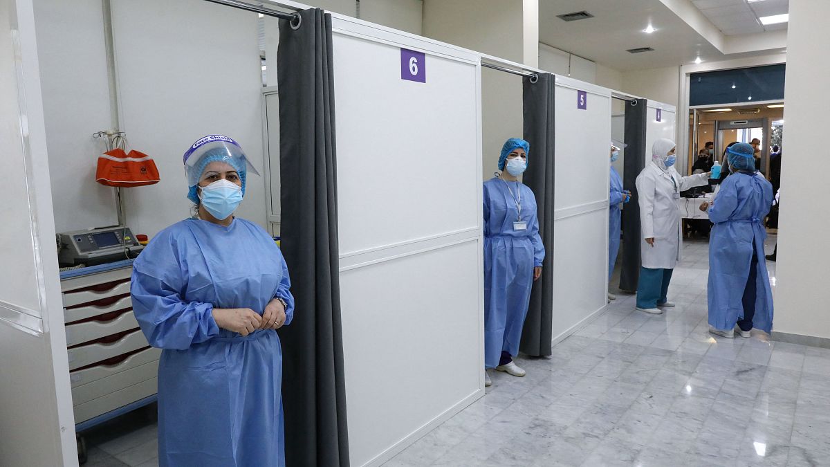 مستشفى رفيق الحريري في العاصمة بيروت، 14 فبراير 2021، حيث بدأت البلاد حملتها للتلقيح