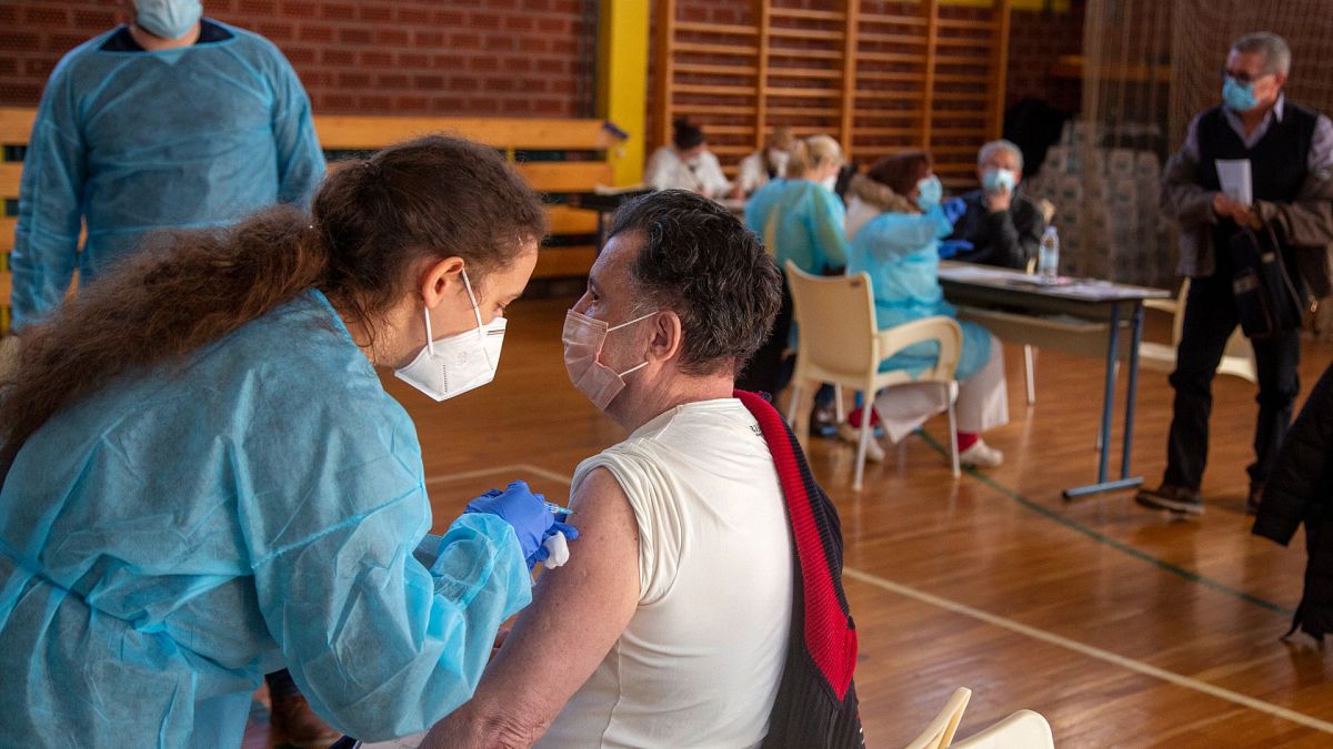 Kötelező lesz a koronavírus elleni vakcina egy spanyol tartományban 