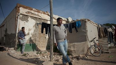 Un bracciante agricolo nella baraccopoli Casa Vieja di Nijar, tra le serre d'Almeria (foto d'archivio del 2016)