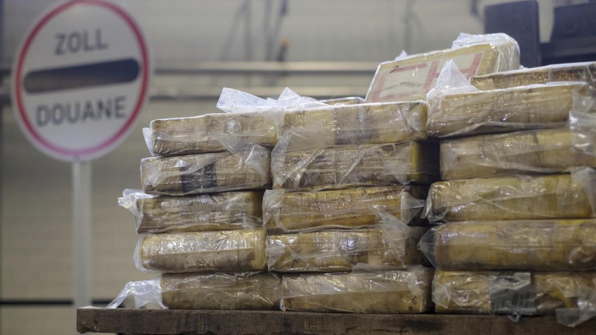 Pakete mit Kokain sind auf dem Zollamt in Hamburg, 3.2.2017