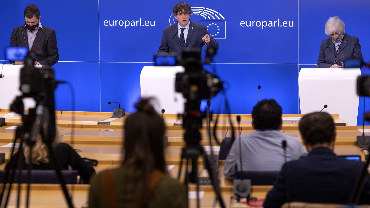 Três eurodeputados catalães poderão perder a imunidade