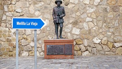 آخرین مجسمه دیکتاتور اسپانیا زنجیر به گردن از میان مردم رفت