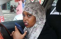سائقة سيارة الأجرة تتحدي المفاهيم الذكورية المتجذرة في المجتمع الصومالي