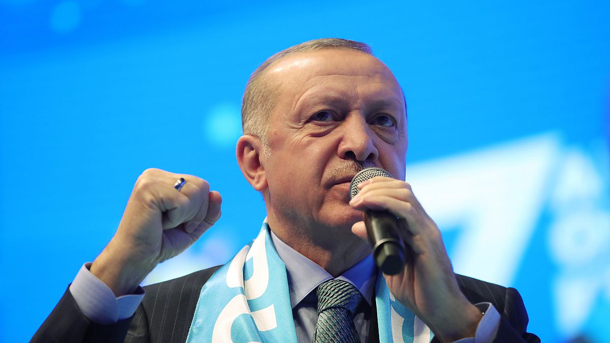 Cumhurbaşkanı ve AK Parti Genel Başkanı Recep Tayyip Erdoğan, Sinan Erdem Spor Salonu'nda düzenlenen AK Parti İstanbul 7. Olağan İl Kongresi'ne katılarak konuşma yaptı