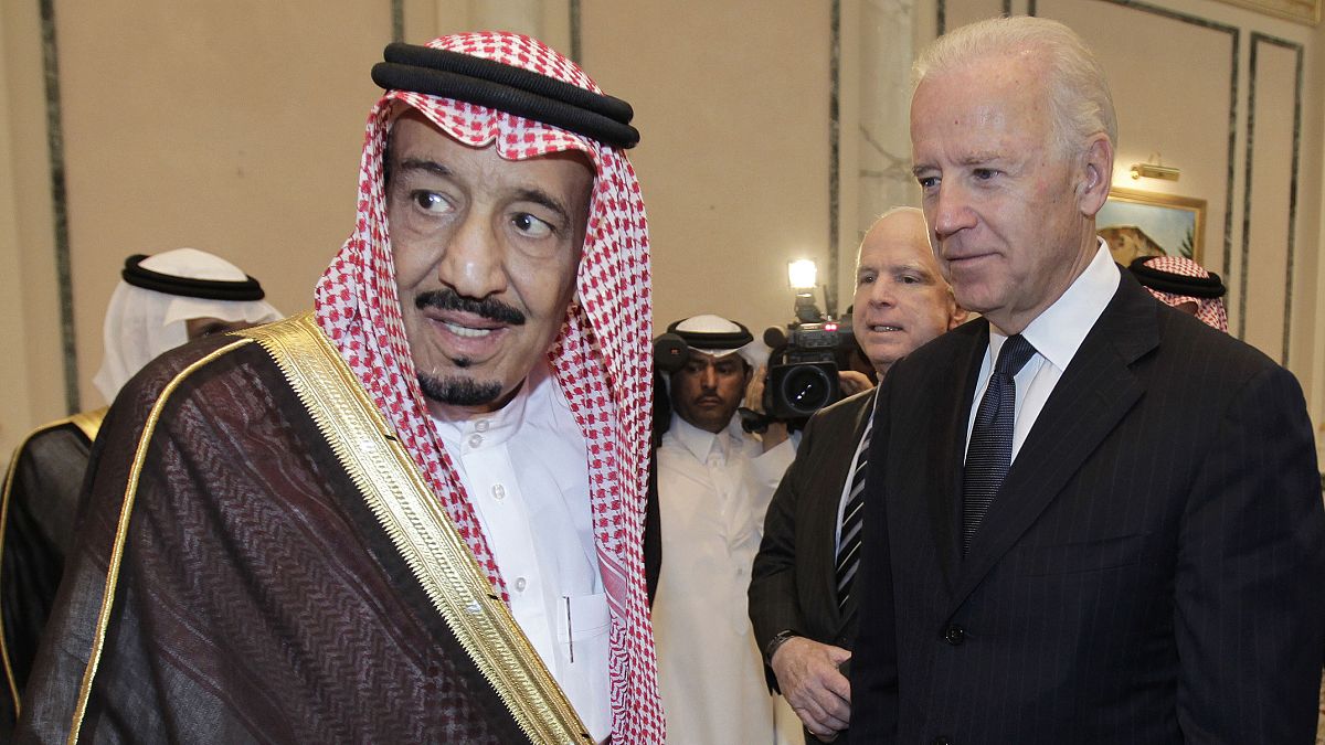 Suudi Arabistan Kralı Selman bin Abdülaziz ABD Başkanı Joe Biden (arşiv) 