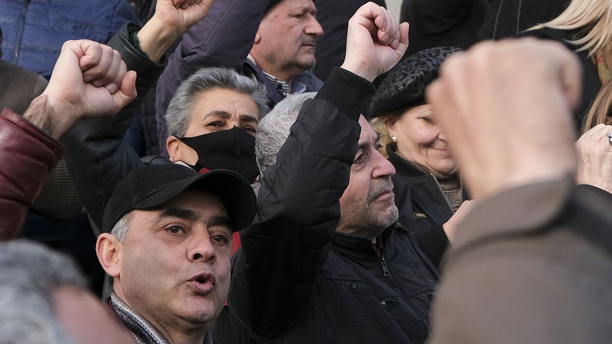 Nikol Pashinyan resiste mas a comunidade internacional está preocupada