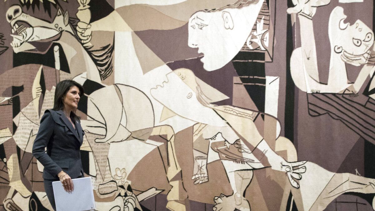 Picasso'nun 'Guernica'sı 36 yıl sonra BM Güvenlik Konseyi duvarından indirildi