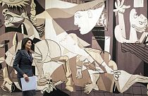 Picasso'nun 'Guernica'sı 36 yıl sonra BM Güvenlik Konseyi duvarından indirildi