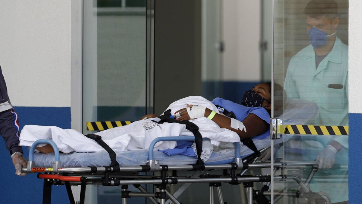 Ασθενής με συμπτώματα COVID-19 εισάγεται σε νοσοκομείο της Βραζιλίας