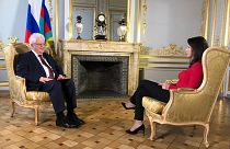 Moskaus Botschafter bei der EU, Wladimir Tschitschow, im Gespräch mit Efi Koutsokosta