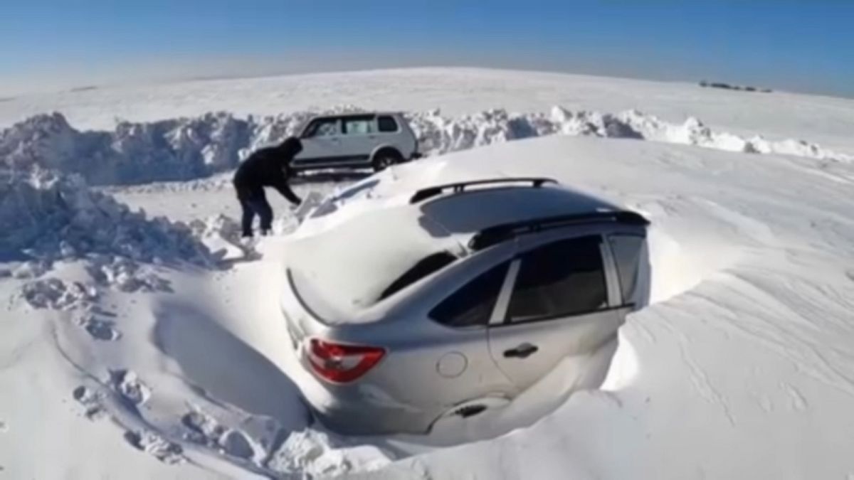 ویدئو؛ مدفون شدن خودروها در برف سنگین روسیه