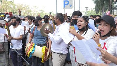 أغان فلكلورية خلال مظاهرة ضد الانقلاب العسكري في ميانمار