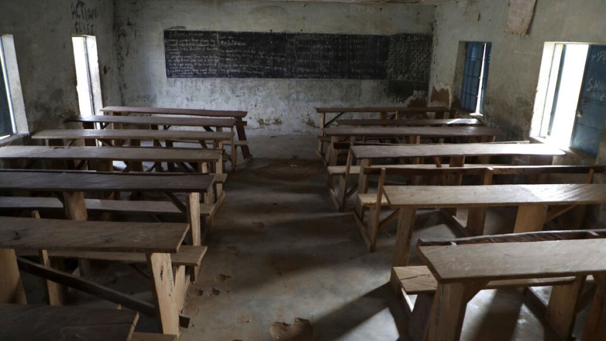 Nijerya'da okula saldırı: 300'den fazla kız öğrenci kaçırıldı