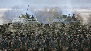 Doğu Türkistan'ın Kaşgar kentinde görev yapan Çin askerleri