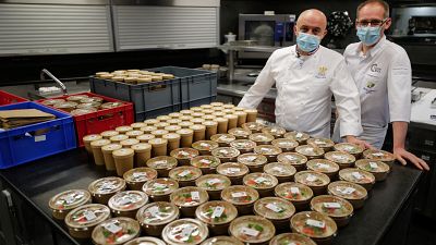 Fransa'da öğrencilere bedava yemek kampanyasına katılan iki restoran şefi