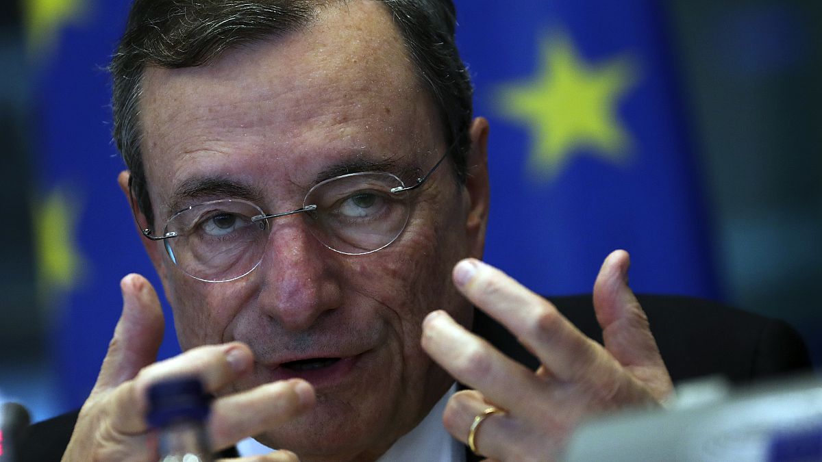 İtalya Başbakanı Mario Draghi, AB Liderler Zirvesi'nde Covid-19 aşılarında önceliğin ilk dozlara verilmesini önerdi.