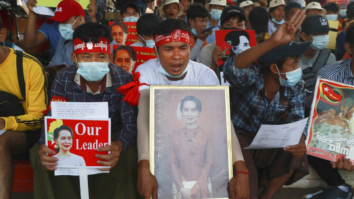 Myanmar'daki darbe karşıtı gösterilerde ölü sayısı 7'ye yükseldi.