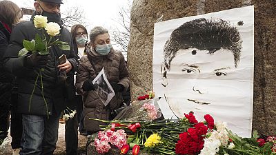 Milhares de russos homenageiam Boris Nemtsov