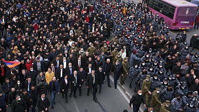 Başbakan Paşinyan halktan destek istedi