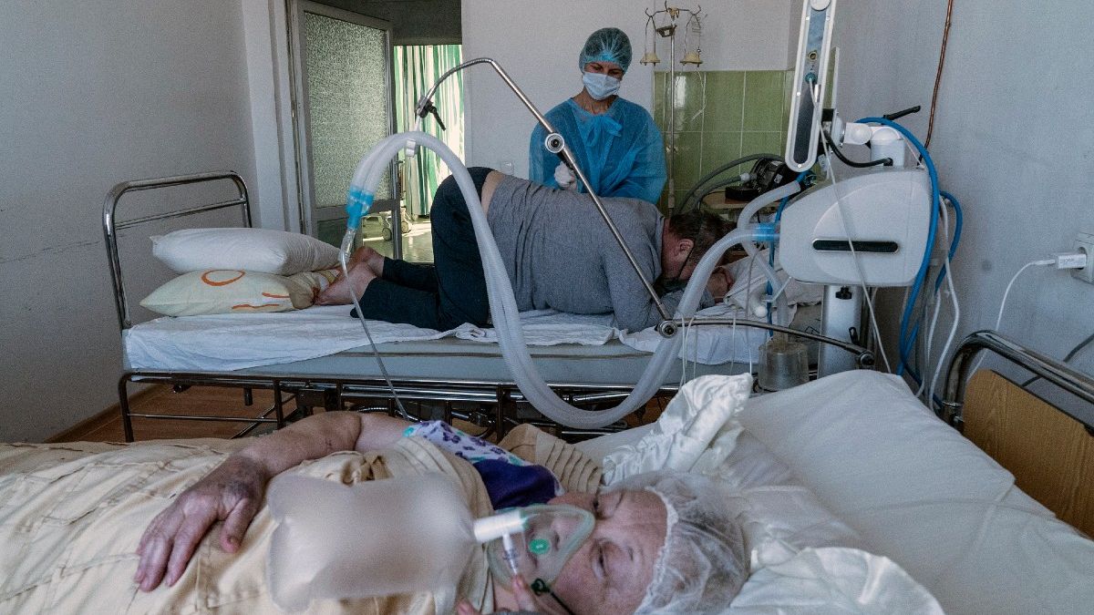 Ukrayna'da bir hastanede Covid-19 hastaları/Arşiv