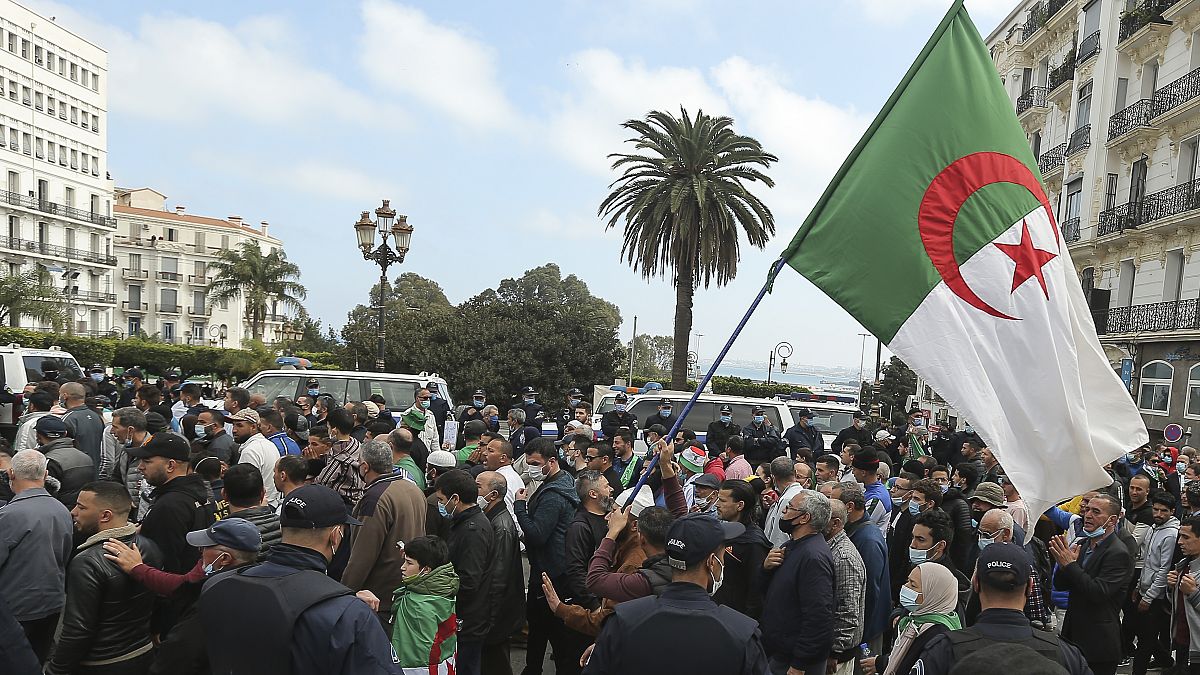 مظاهرات في الجزائر للمطالبة بالديمقراطية