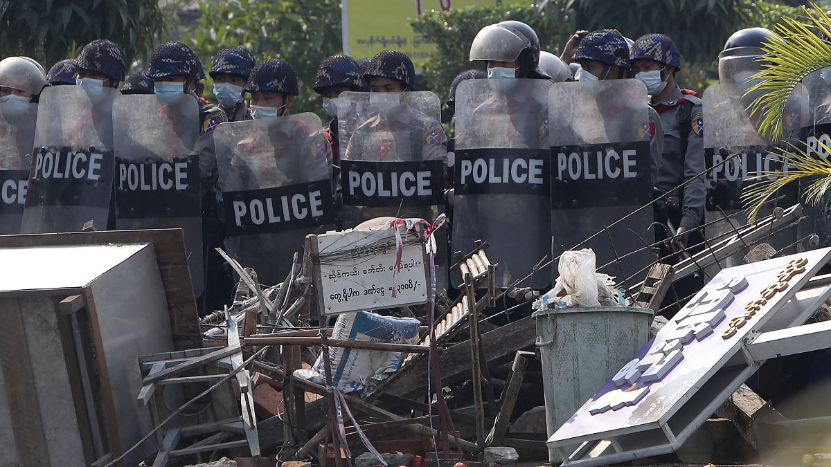 Polícia anti-motim em Rangum