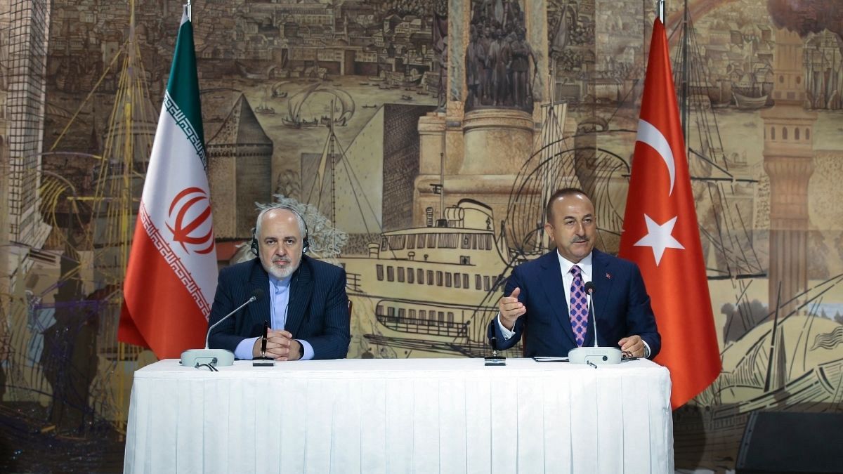 مولود چاووش‌اوغلو، وزیر خارجه ترکیه(راست) و محمدجواد ظریف، وزیر خارجه ایران(چپ)