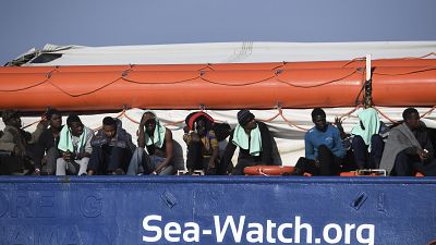Cerca de 100 migrantes resgatados ao largo da Líbia