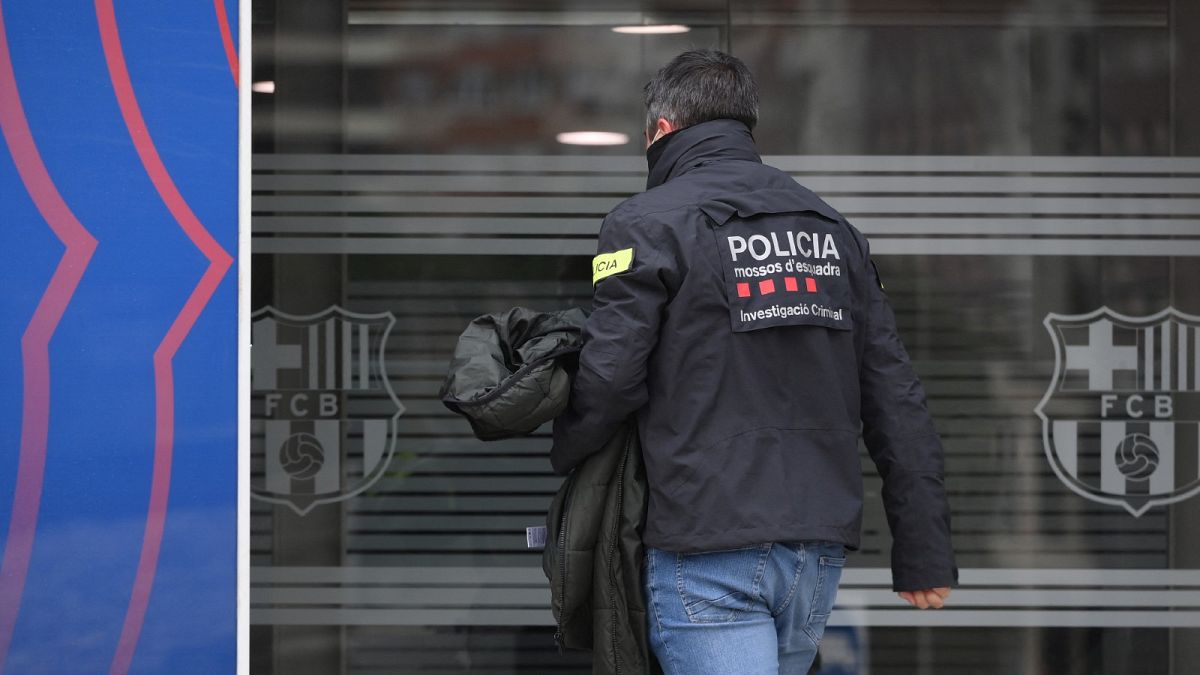 A policeman enters the offices of the Barcelona Football Club on March 01, 2021 in Barcelona during a police operation inside the building