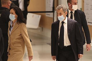 Sarkozy condenado a três anos de prisão
