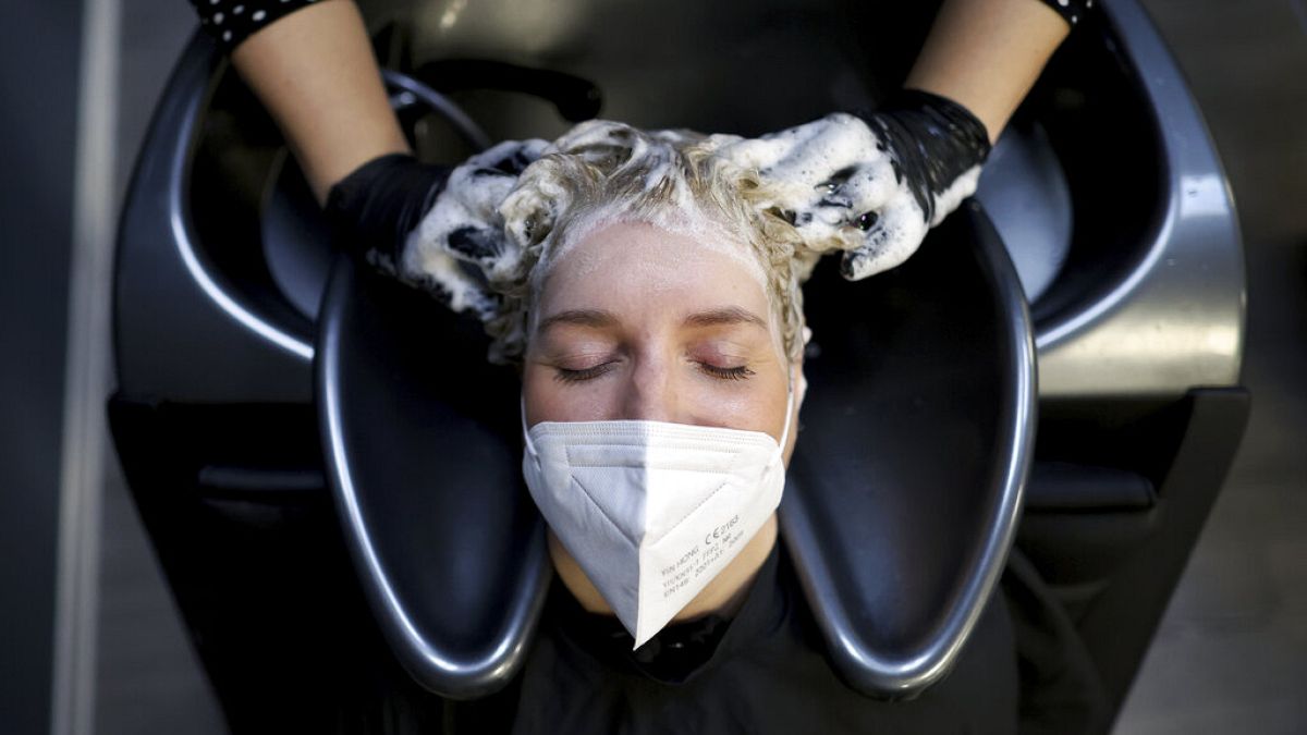 In Deutschland sind Friseure wieder auf - wie 'Salon Success' in Magdeburg