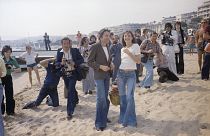 Una foto storica: Serge Gainsbourg e Jane Birkin al Festival del Cinema di Cannes 1974. 