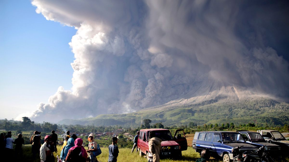 ویدئو؛ فوران آتشفشان سینابونگ در اندونزی تا ۵ هزار متر بالاتر از سطح دریا
